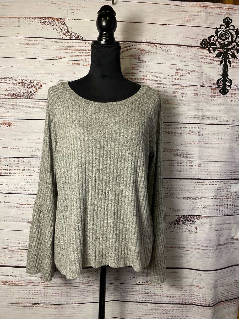 The Impeccable Pig Boho Style Heather Gray Ribbed Scoop Neck Sweater Sz-L
